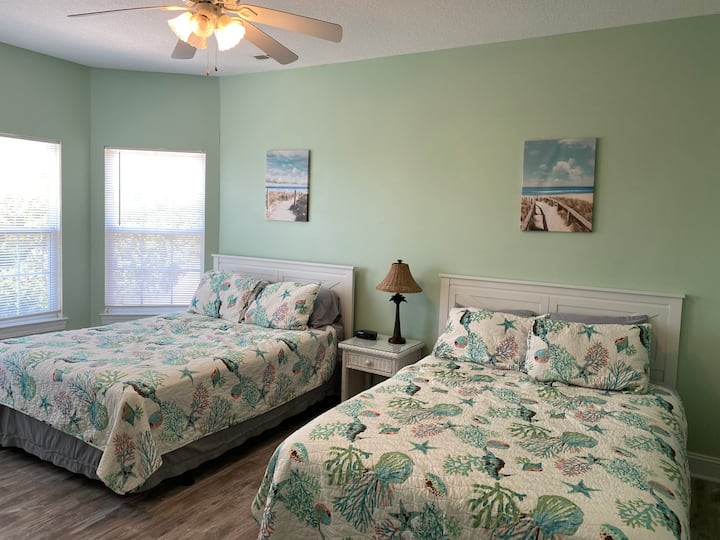 เตียงควีนไซส์ 2 หลัง