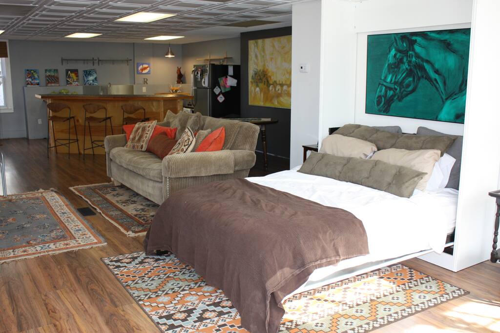 1,000 square foot open loft