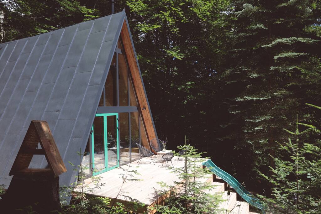 Upper deck with a slide
