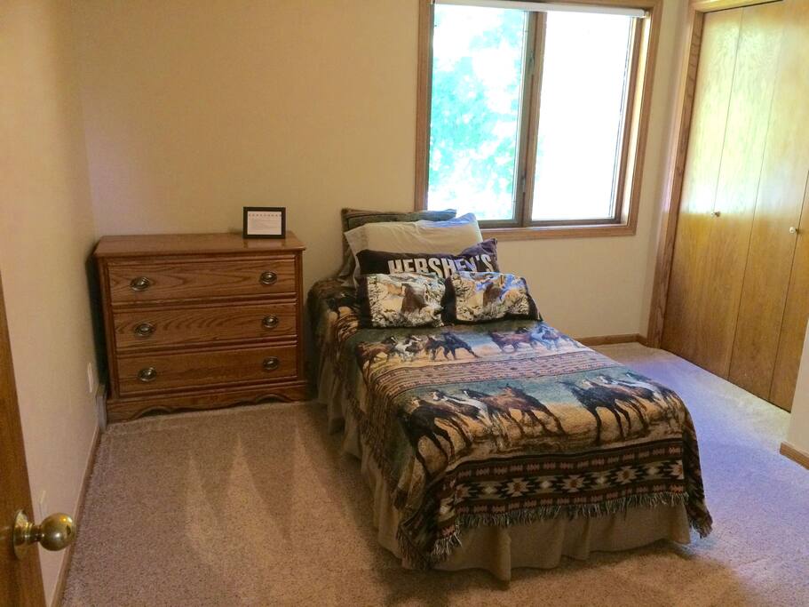 bedroom with chest of drawers