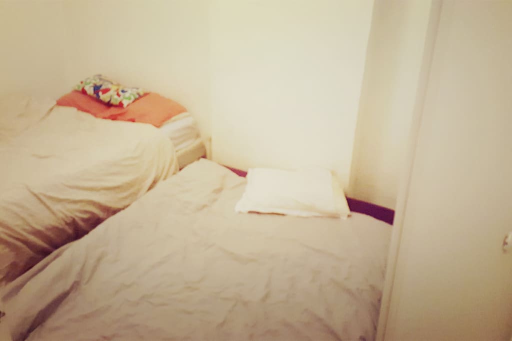 chambre avec un deuxieme lit double