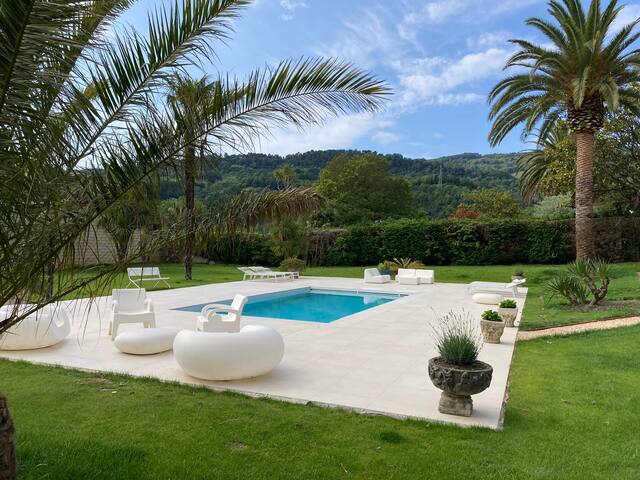 Villa con piscina muy cerca de San Sebastián