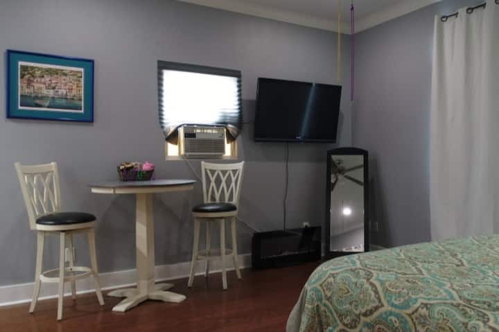 Charming Studio Apartment In Riverbend/uptown - Metairie, LA
