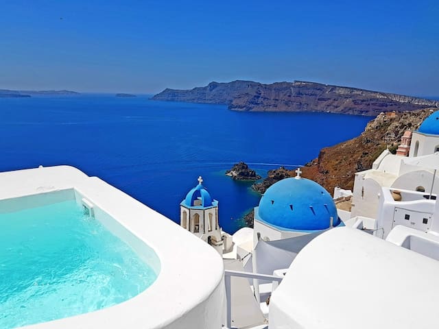 Island blue, postcard perfect view & private pool