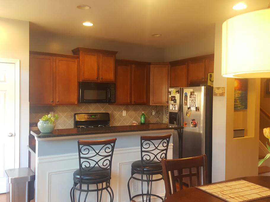 Kitchen breakfast counter, 2nd floor