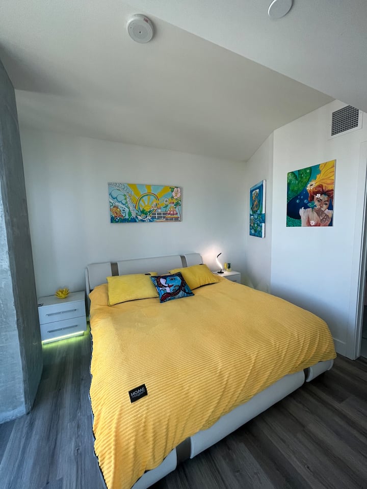 Sekundarna bračna soba s pogledom na stadion i grad!