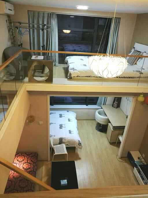 挑空客厅,卧室大床