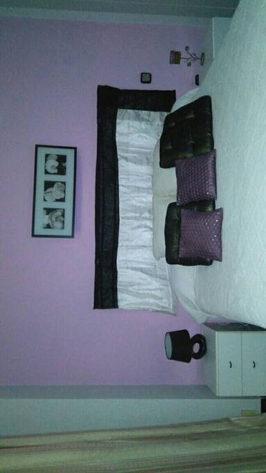 Cama de matrimonio XL con armarios grandes