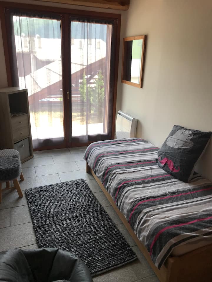 Bedroom 2 (Trundle bed)