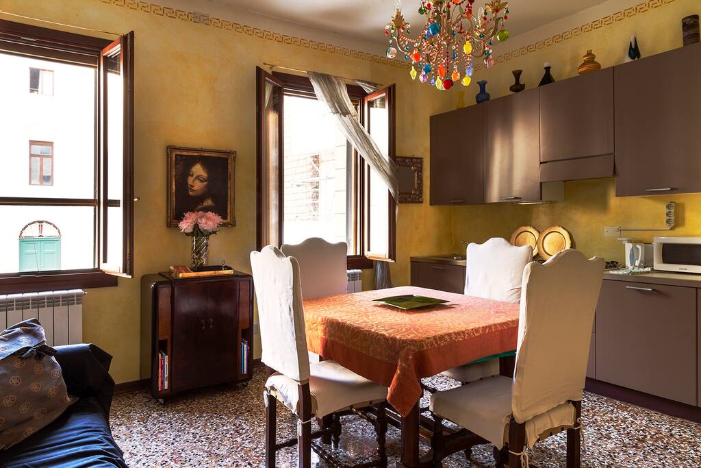 On the first floor of a great building in a quiet square close to the main landmarks, it's composed by a bright living room with open kitchen, aisle, airy bathroom and a bright double bedroom