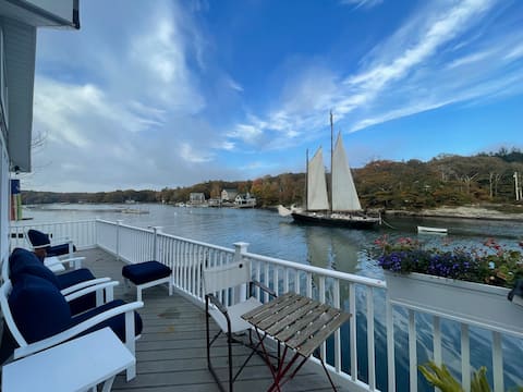 Stunning Location, ocean front & idyllic cove