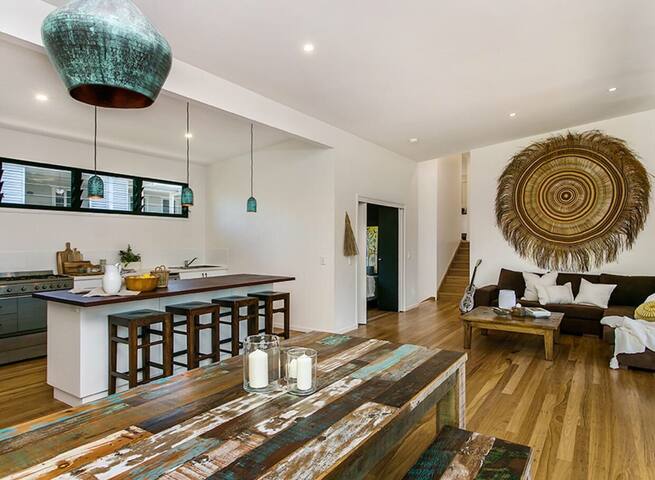 Large home with infared sauna and magnesium pool gallery image 3