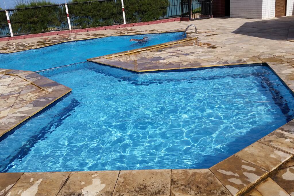 Piscina em frente a praia