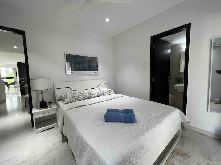 Dormitorio 1 con baño adjunto