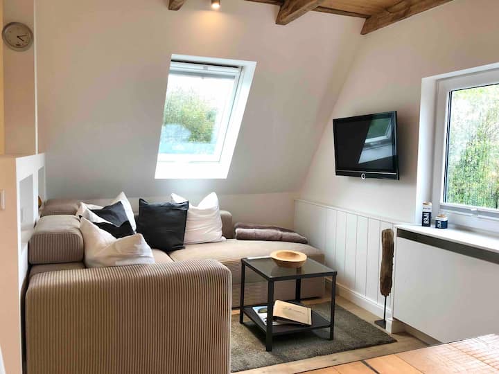 "Lonni" live comfortably on the second floor
