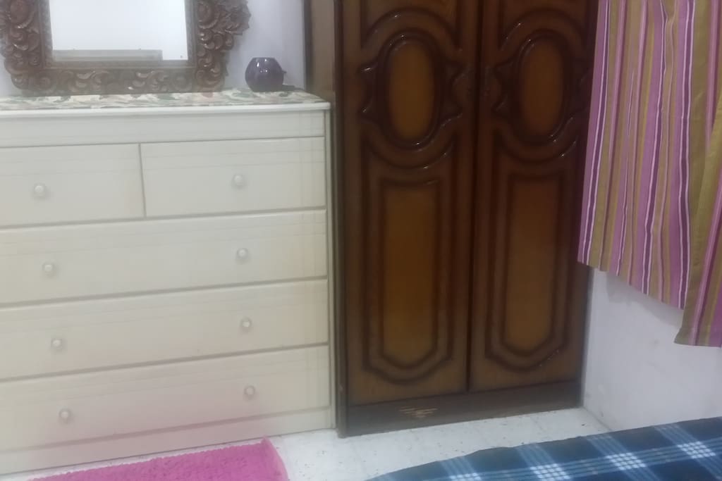 Additional drawers and cupboard