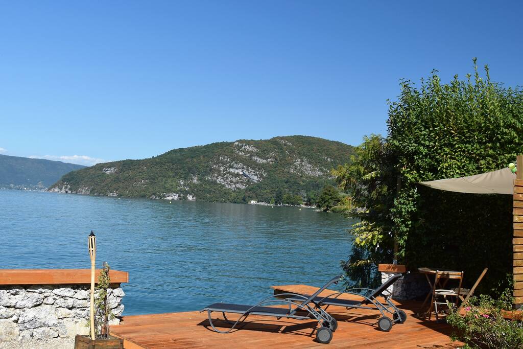La terrasse au bord de l'eau