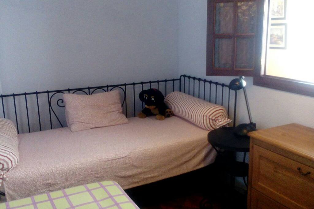 Cama diván de 90 cm x 2 m.