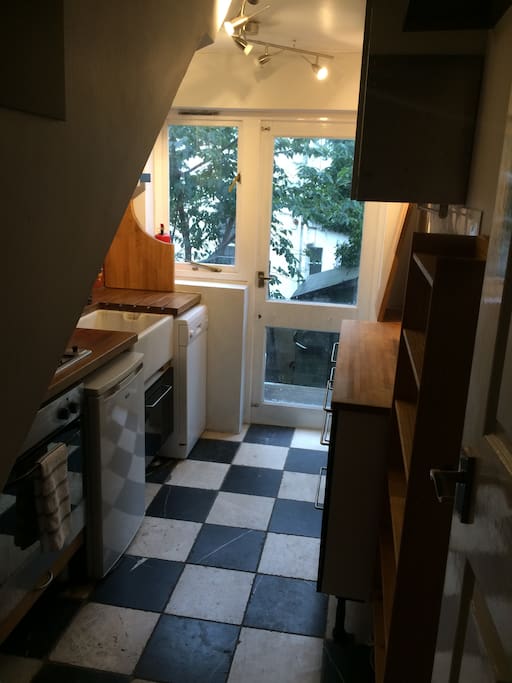Small but functional kitchen, with everything you need (including a dishwasher!)