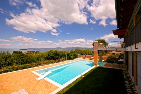 Top performing Airbnb: Mini apartment with pool and garden in Magione