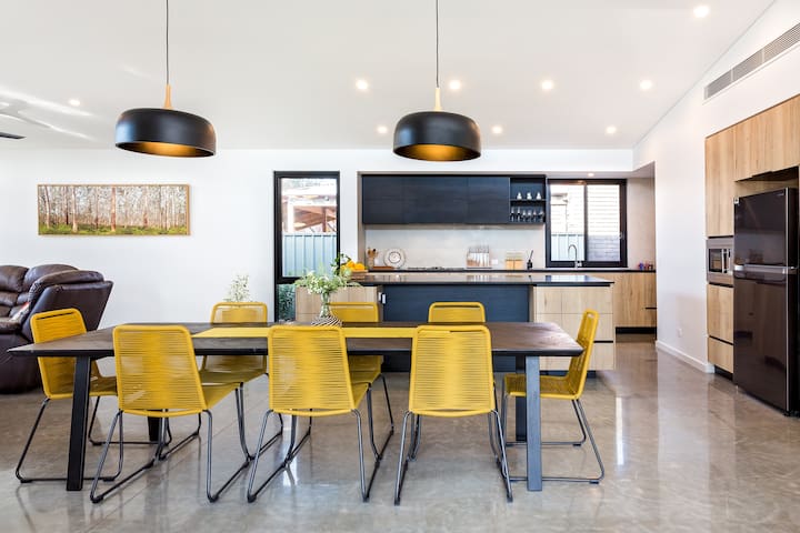 Chesters by the Bay: luxury family home with wi-fi