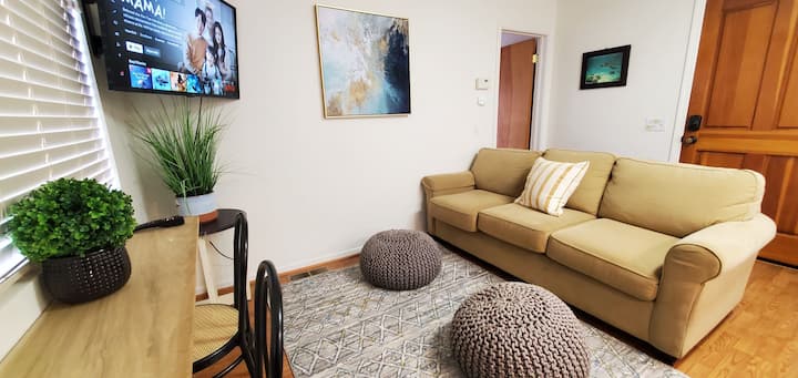 Just a cute little place in the heart of Monterey. Smart TV, and comfortable sofa with trendy fun art.