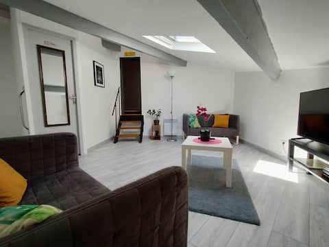 Annonce Airbnb populaire: Independent 65 m2 4 bedroom (AC/pool/Wi-Fi) in villa à Le Grau Du Roi