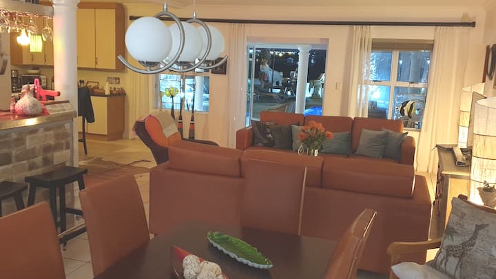 Zeer Ruime  Villa Aan  Zee Te Huur Voor 8 Personen - Jeffreys Bay