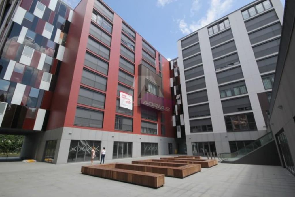 Ulaz u zgradu/ Entrance to the building