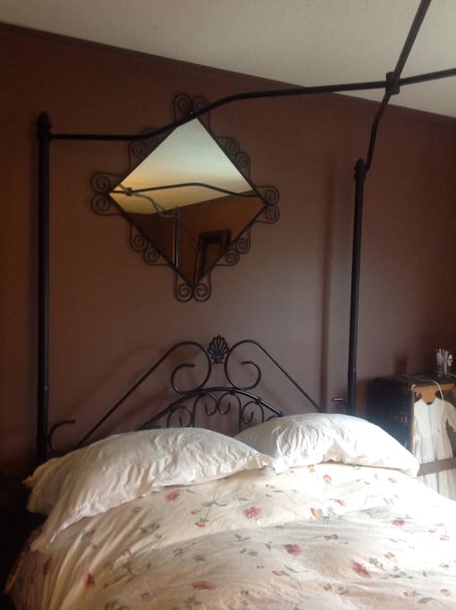 Four-poster bed