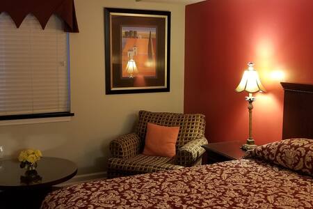 A King Bed Private Entrance Barefoot Resort Room B