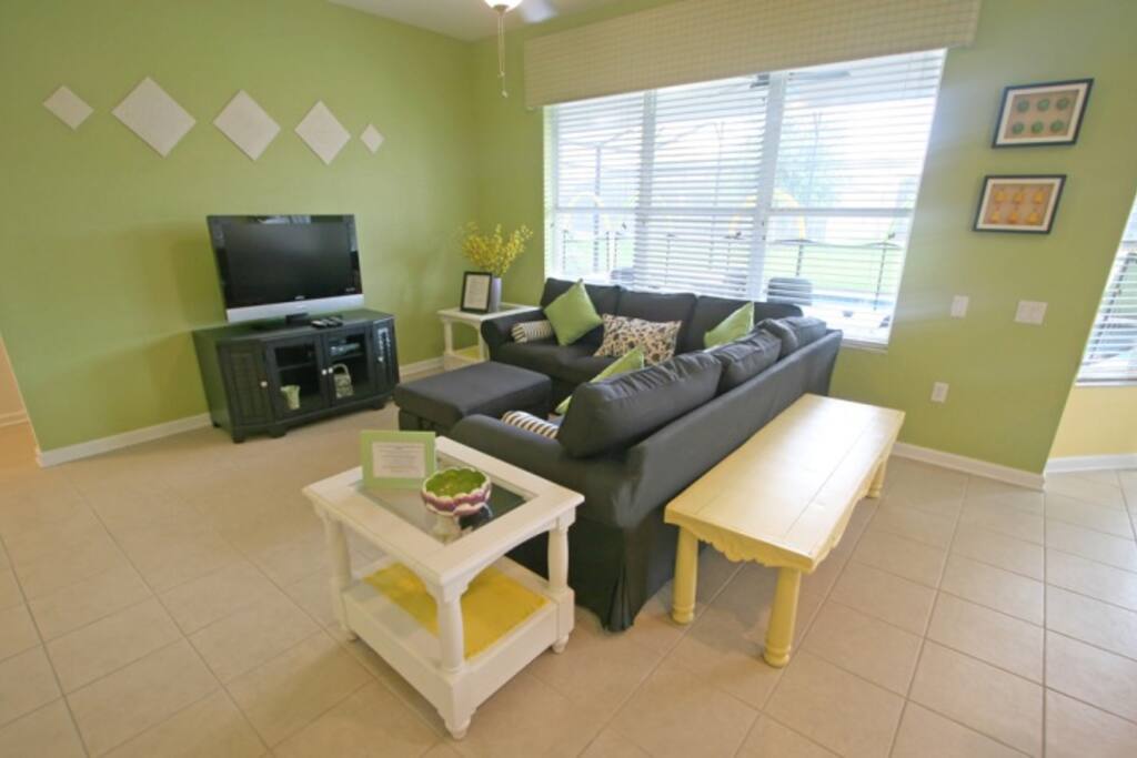 Sweet Home Vacation Disney Rentals Vacation Homes Florida Orlando Windsor Hill Resort 6 Bedrooms (Living Room)