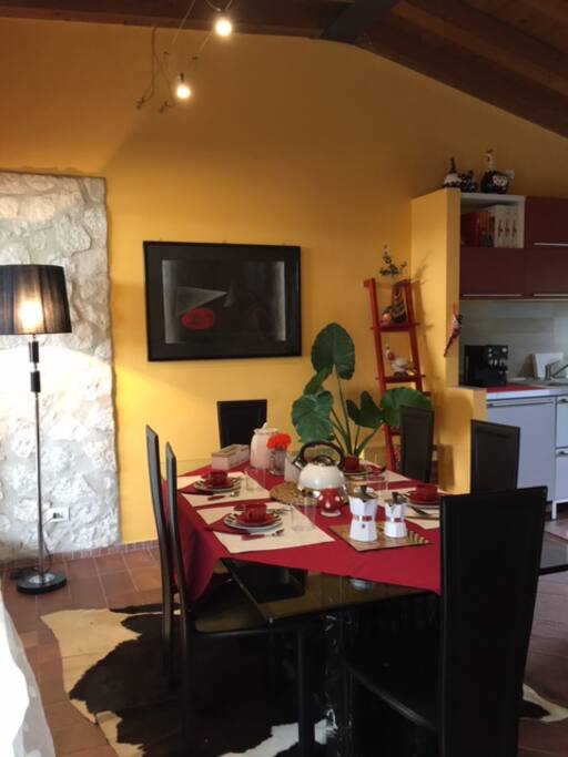 Cucina attrezzata di tutti i comfort