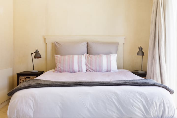 Stylish House with Shared Pool and Table Mountain Views gallery image 5