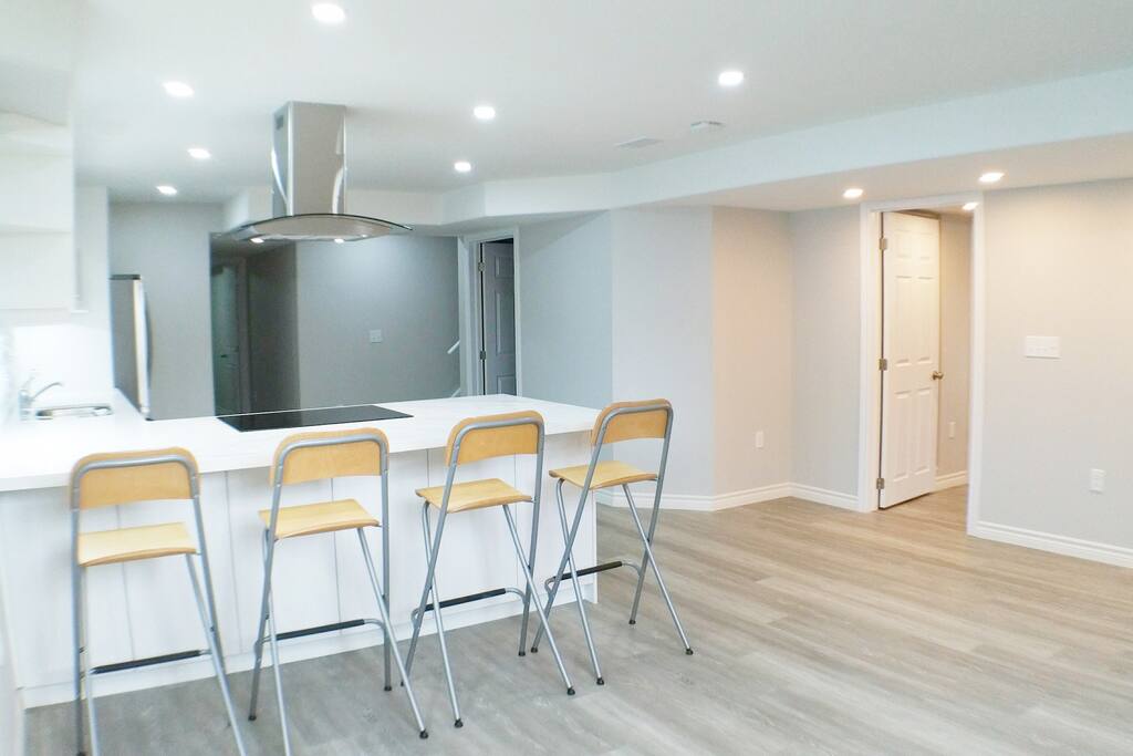 Kitchen Island / Dinette