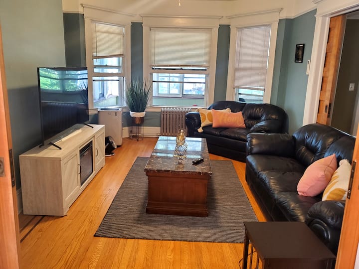 Cozy Spacious Home Away From Home 2 - Staten Island, NY