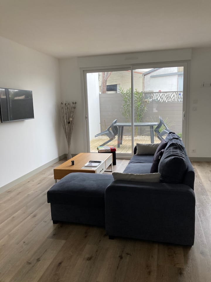 Appartement De Plain-pied Avec Jolie Terrasse - La Rochelle