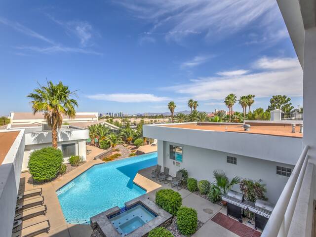 Modern 7000sf VILLA, Basketball/Tennis Court gallery image 3