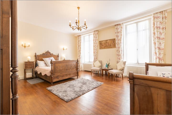 Spacious French Style triple room