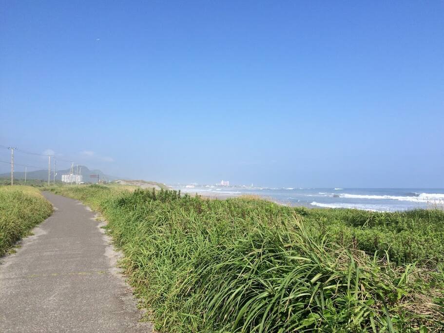 徒歩3分で海岸、散歩やランニング、サイクリングに最適!
3min to beach!