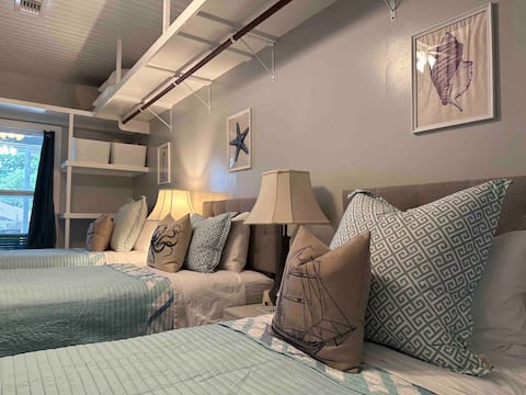 Breezy Bayshore Bunkhouse