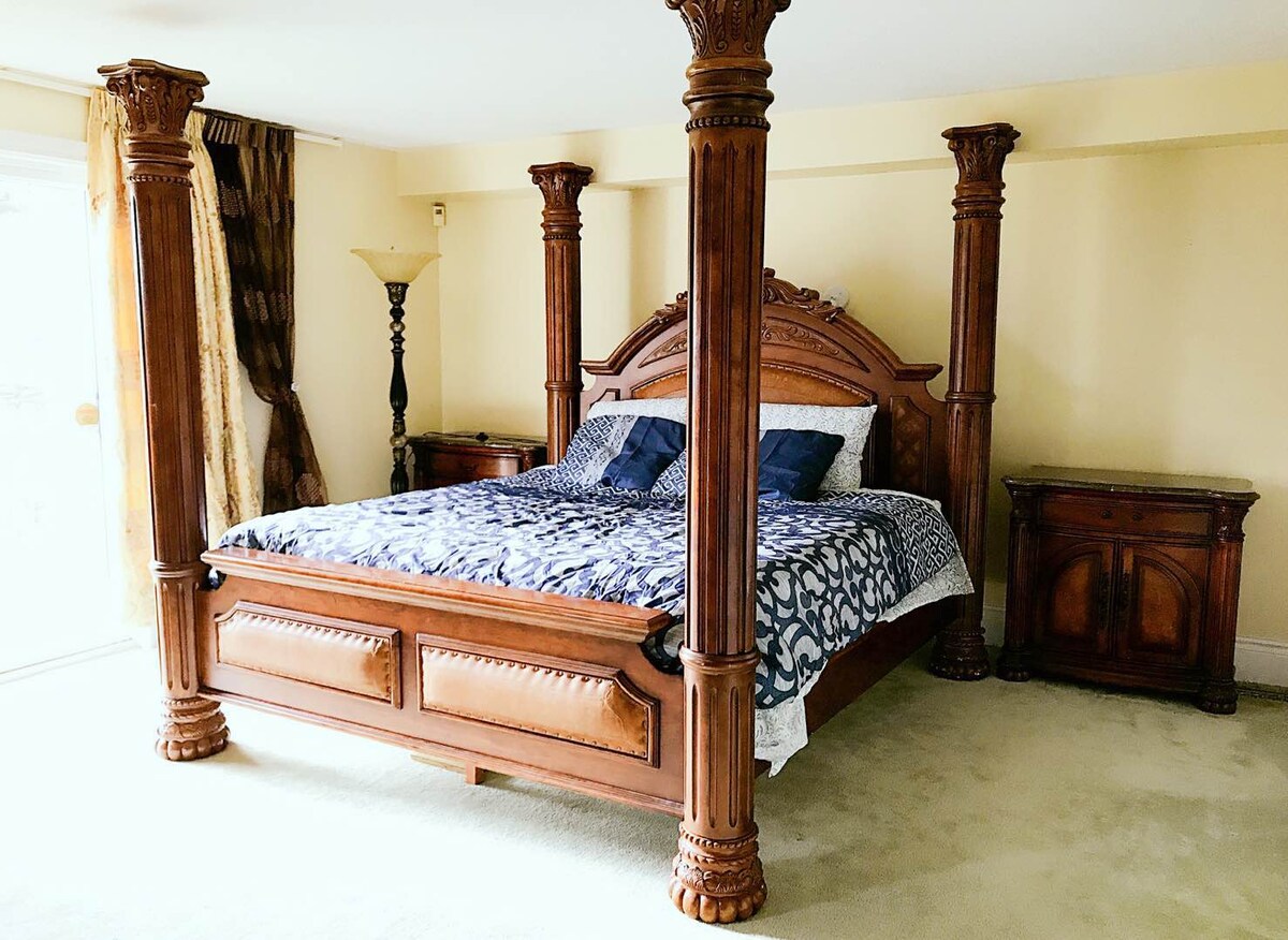 Кревет во главна соба