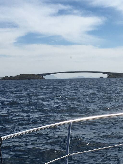 Olssundbrua mellom øyene.