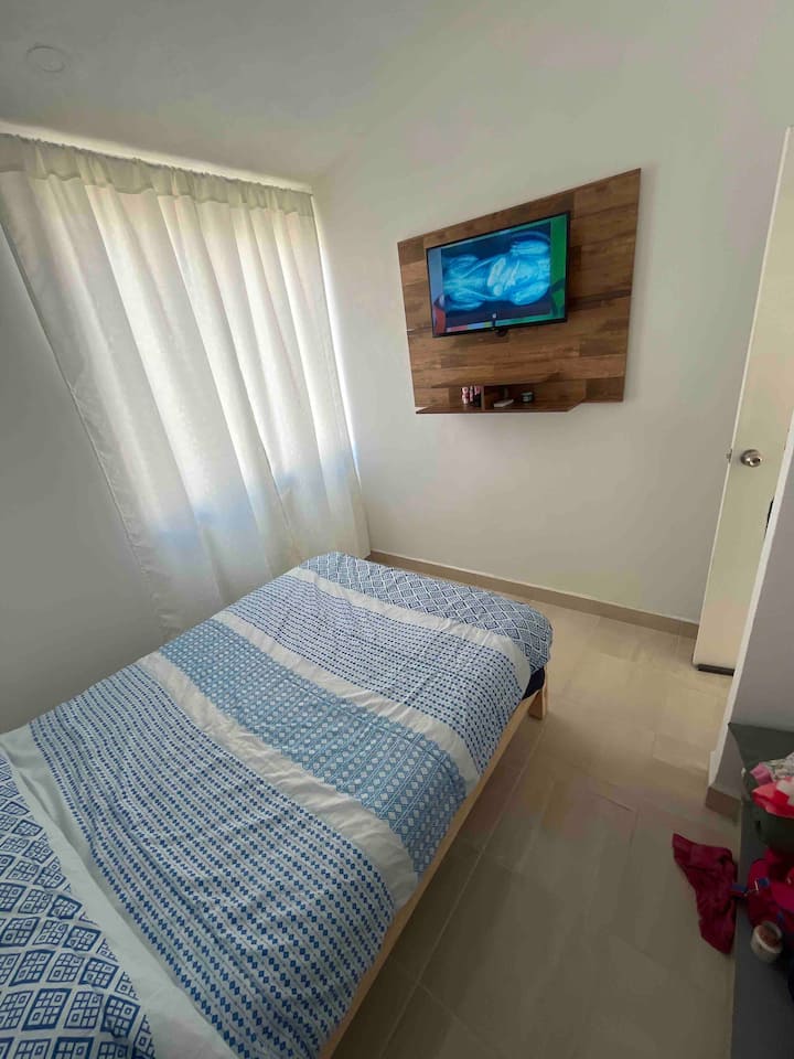 Prvá pohodlná izba s TV S-Mart a klimatizáciou s manželskou posteľou 