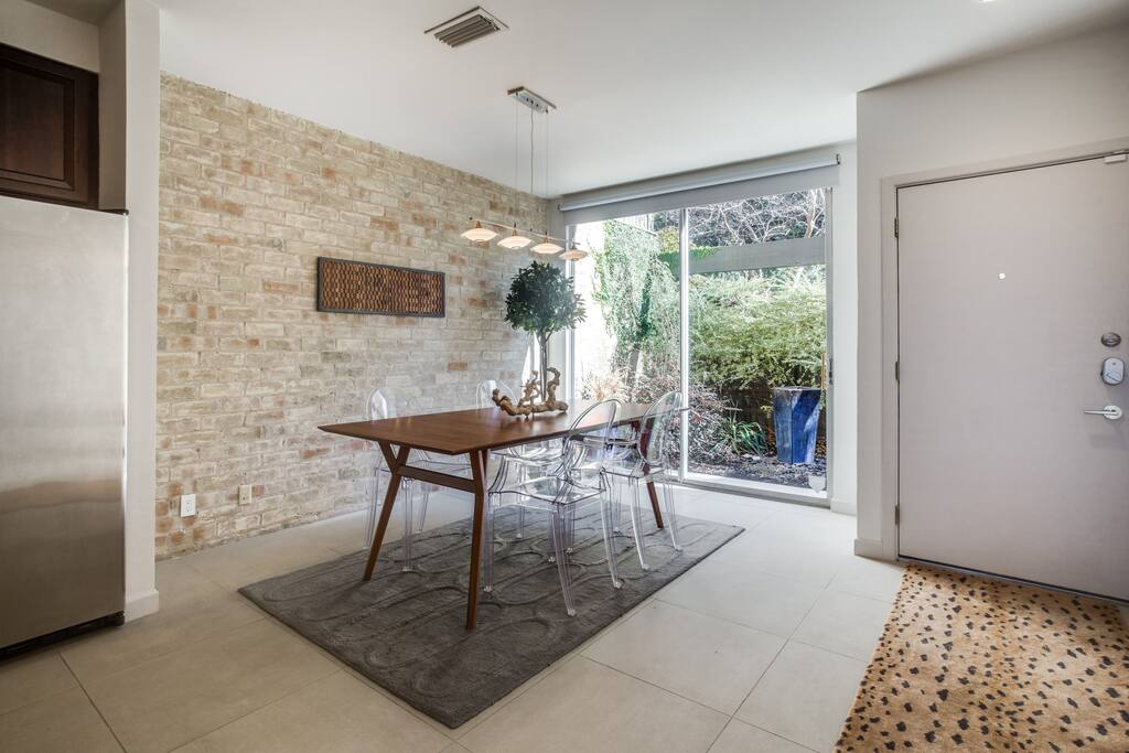 Kitchen Dining Area