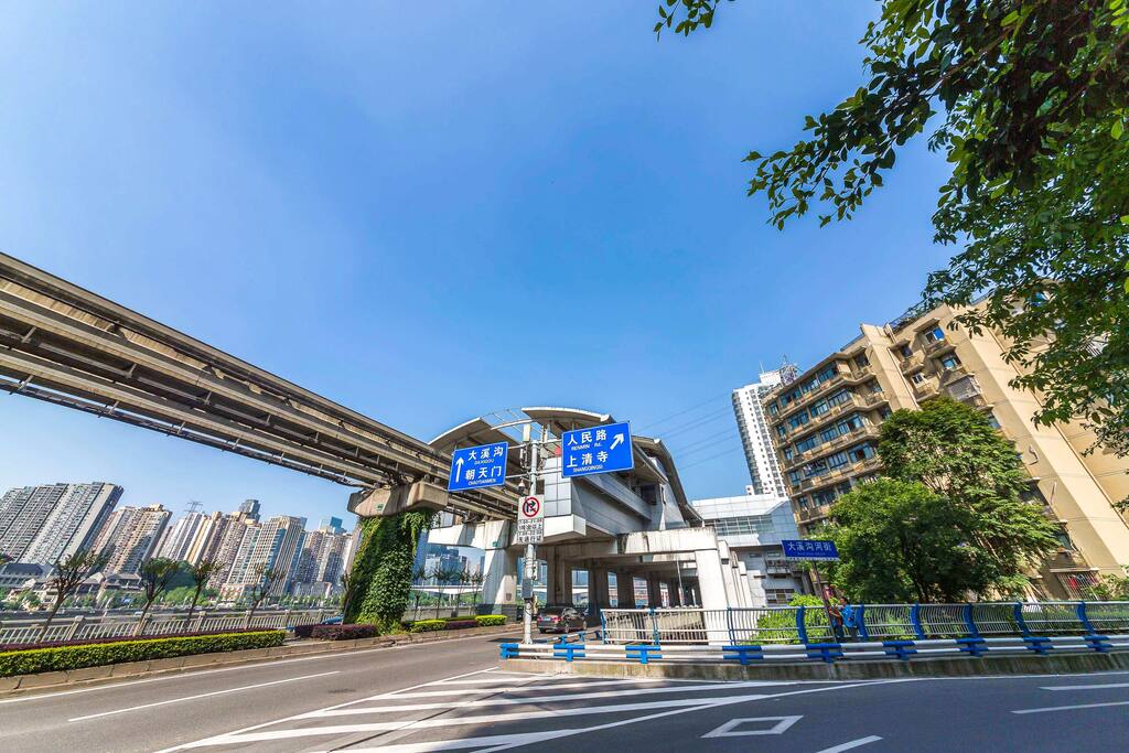 附近的大溪沟轻轨站