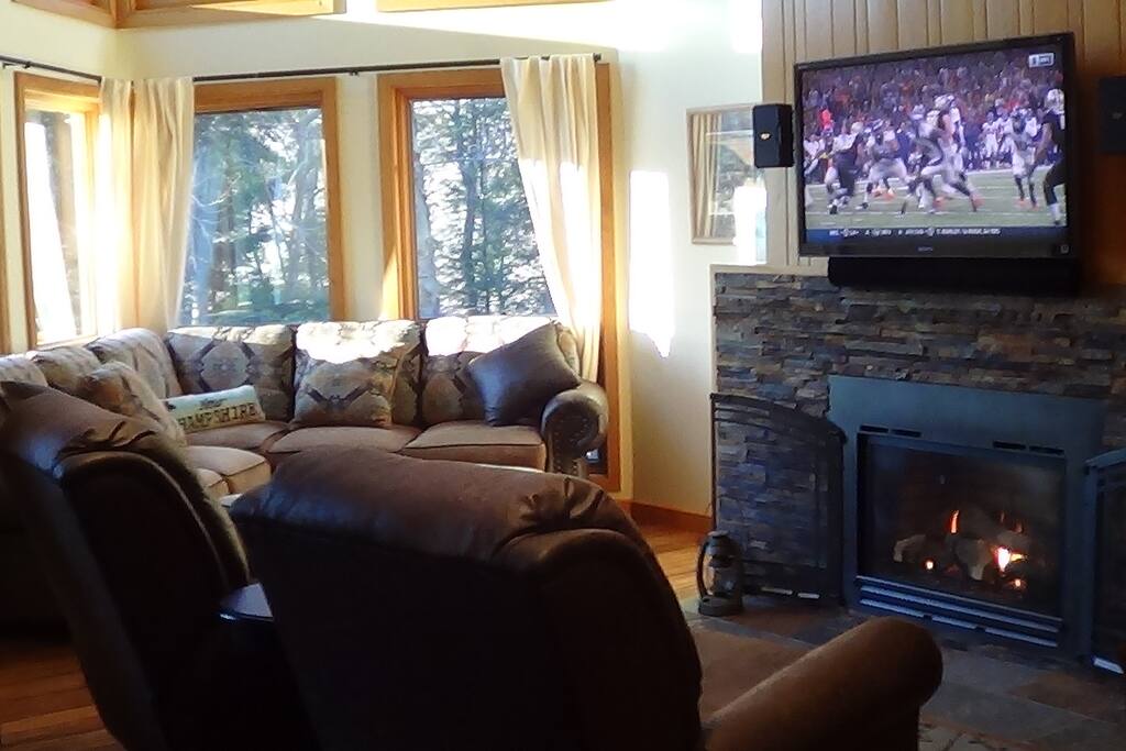 Extremely Comfortable Large Family Room with Surround Sound Theater