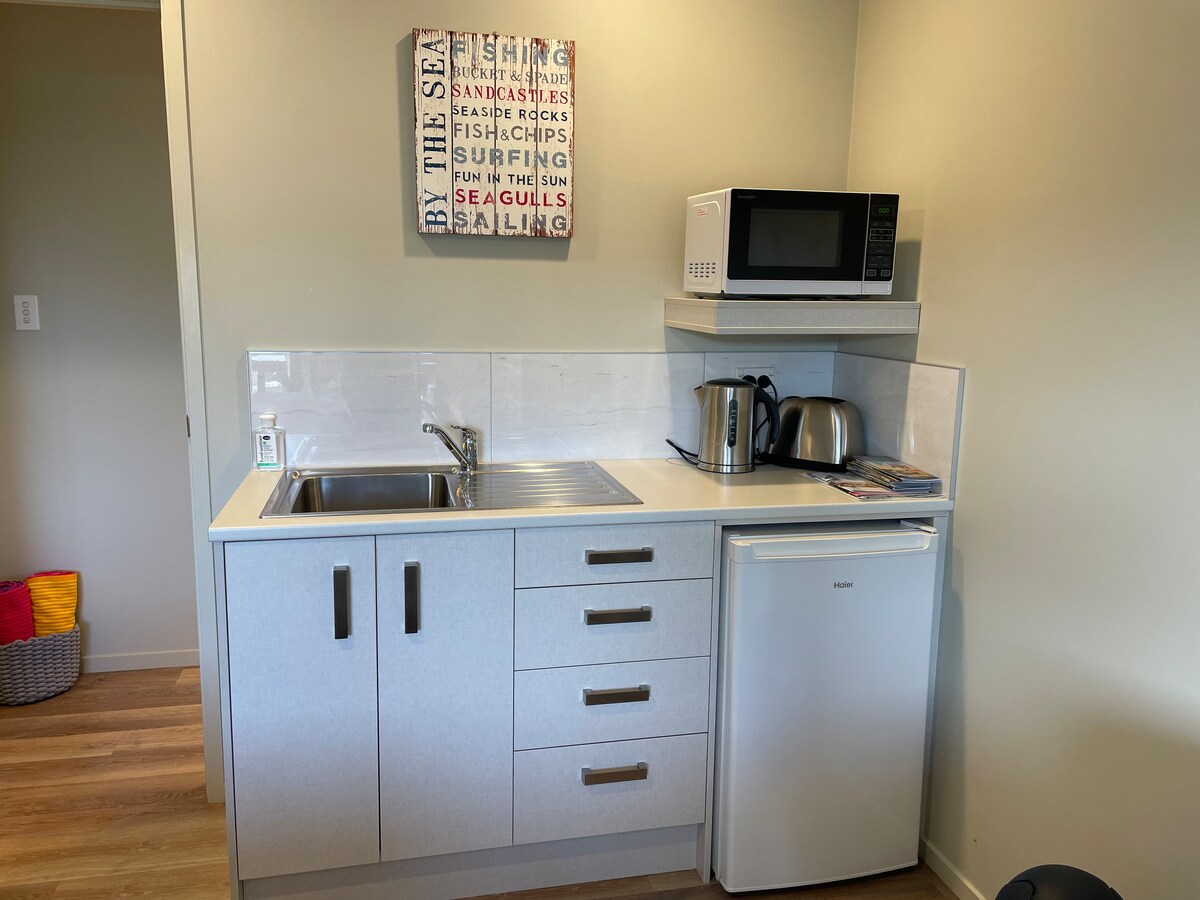 Top Airbnb: Ohope Beach Village Studio, elevated with view in Ōhope