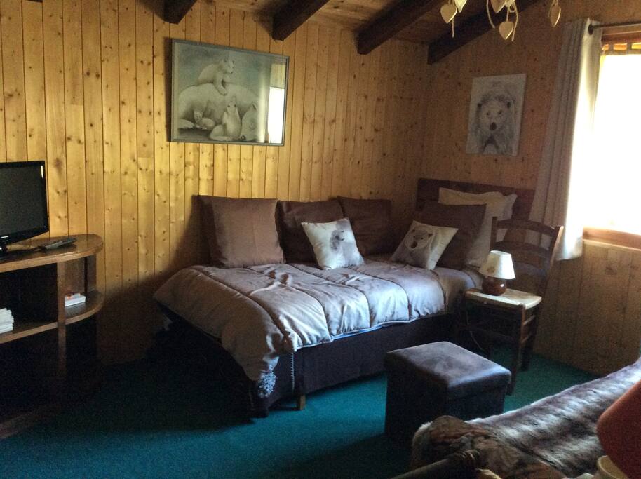 Lit Simple Chambre 1 dans la suite TV