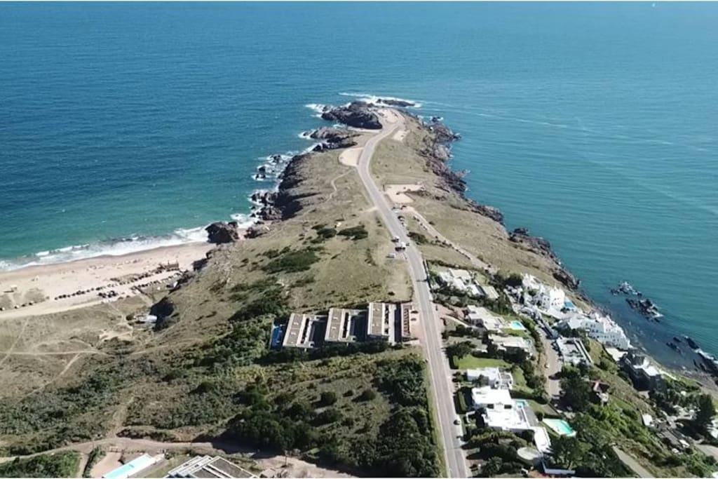 Privilegiada ubicación, en uno de los lugares mas bellos de la costa atlántica sudamericana.